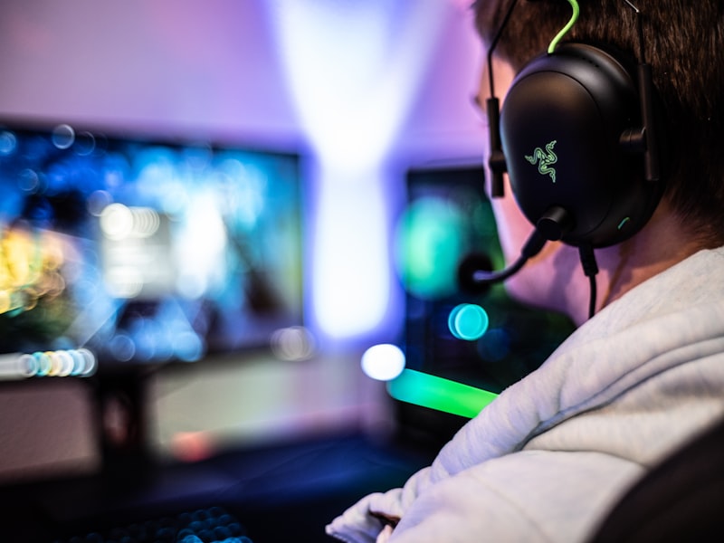 Esports casting desk with monitors